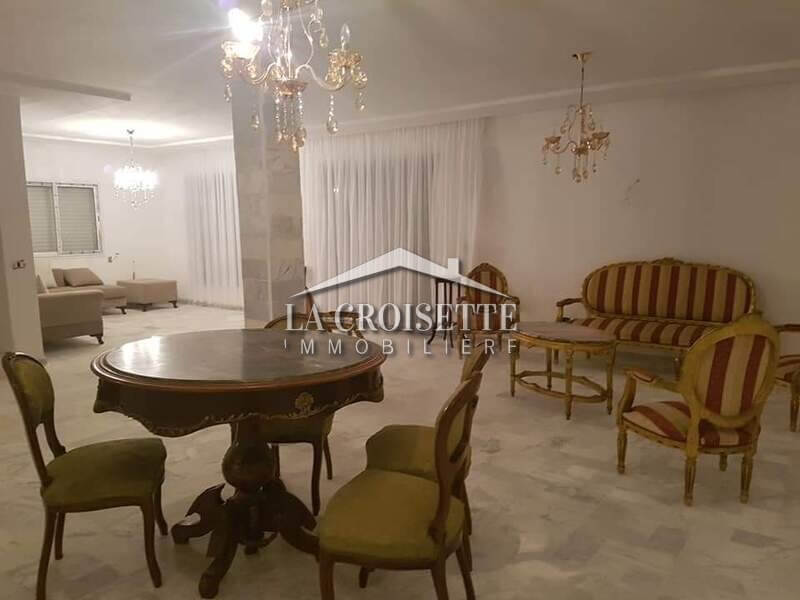 Villa S+6 avec piscine à La Soukra